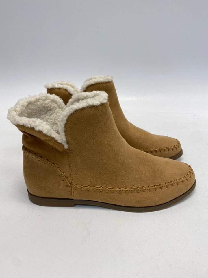Old Navy US Shoe Size 7 Brown Cream Lined Boots