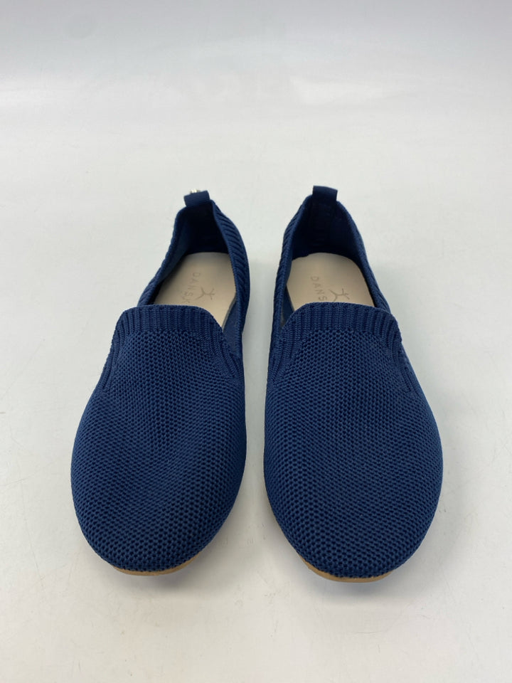 Danskin  Size 6 Navy Knit Flats