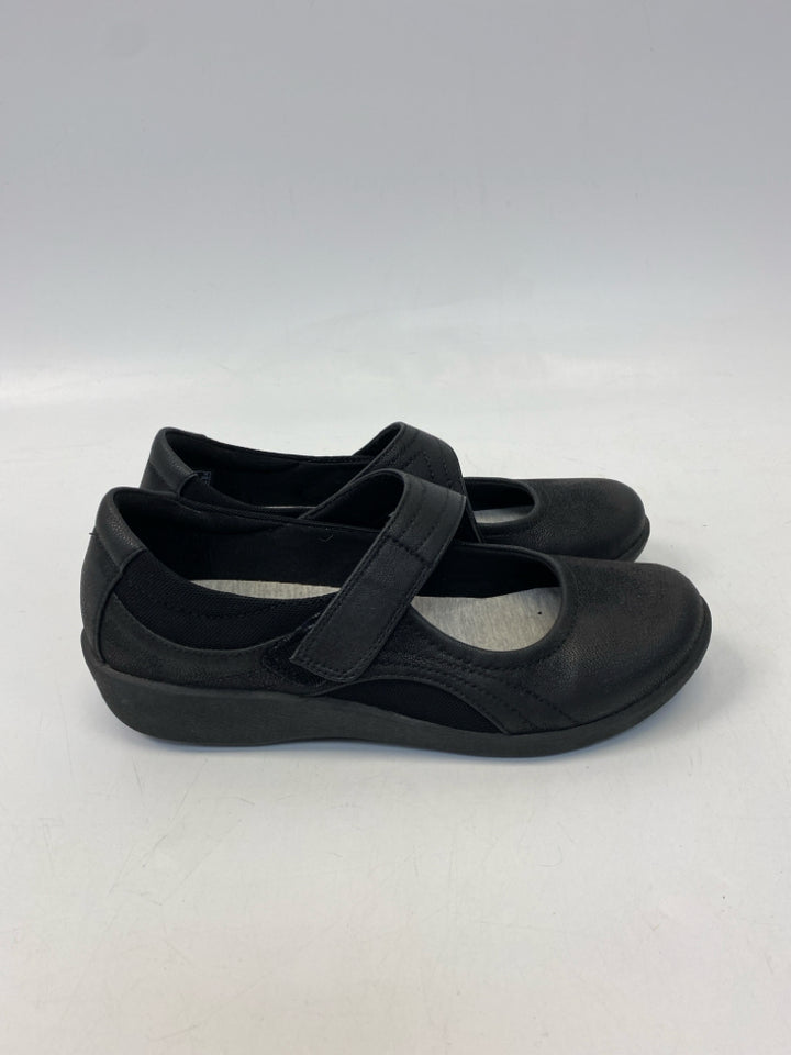 Clarks US Size 7 Black Flats