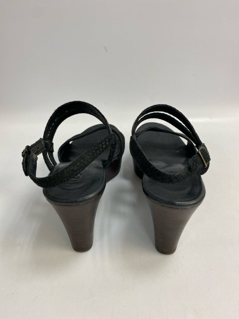 UGG  Size 6 Black Sandals