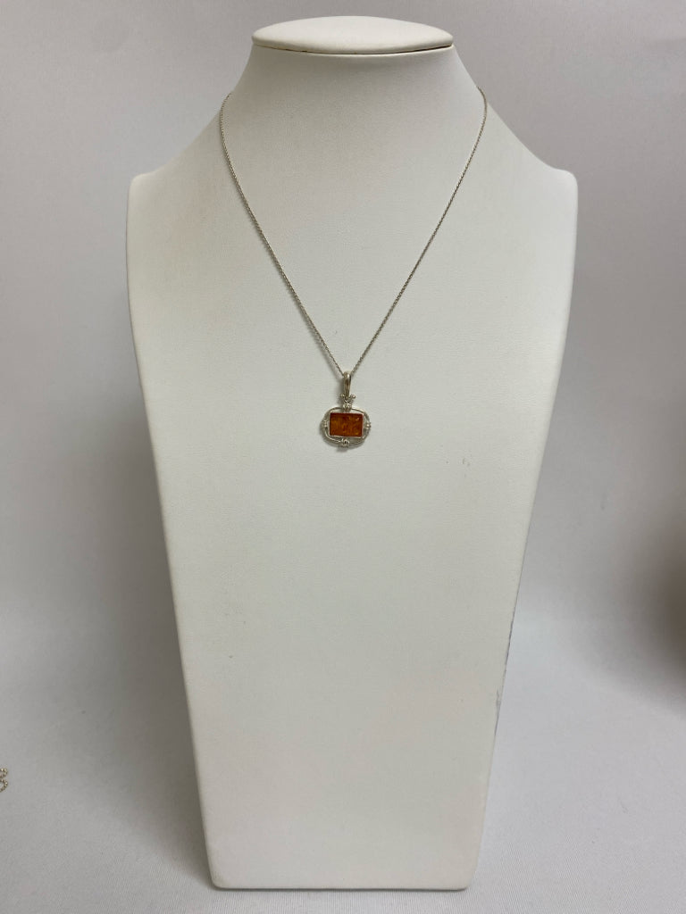 NWT Silver Brown Square Necklace