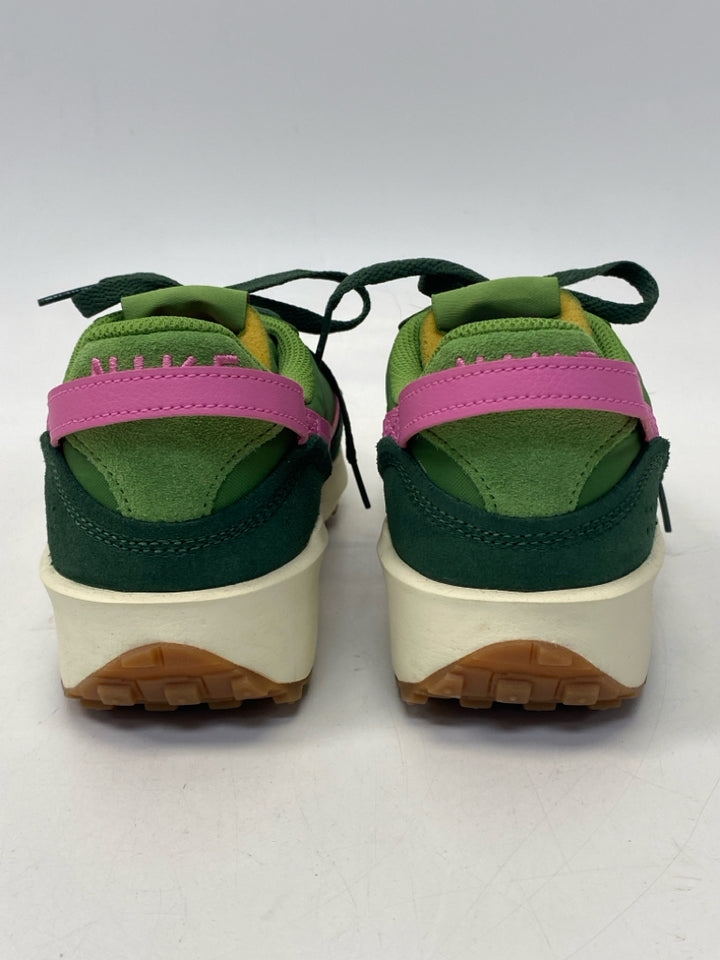 NWOT Nike  Size 9 Green Pink Lace-up Sneakers