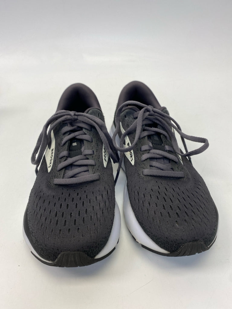 Brooks  Size 7 Black Lace-up Sneakers