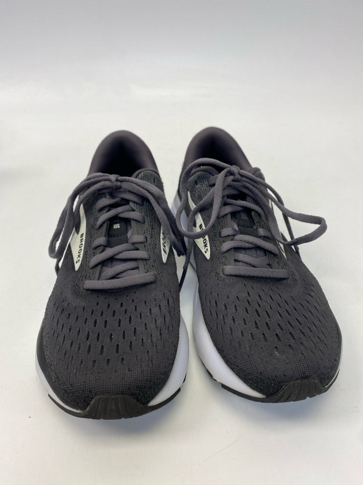 Brooks  Size 7 Black Lace-up Sneakers