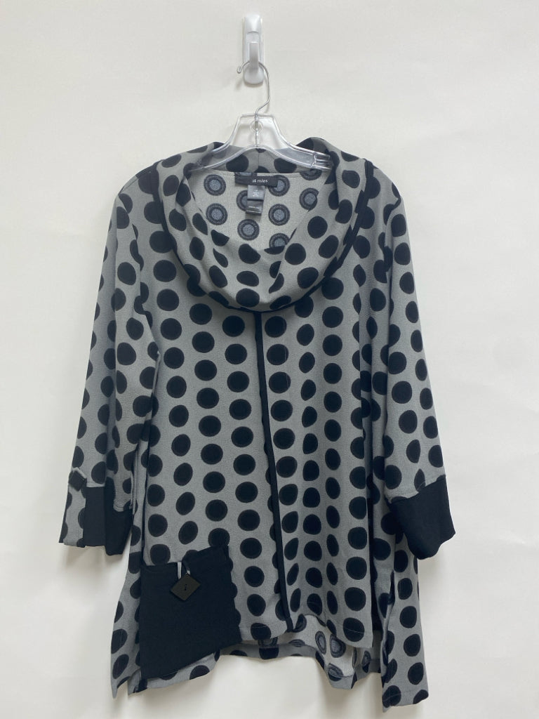 Ali Miles  SIZE  1X Gray Black Circles Plus Size Top