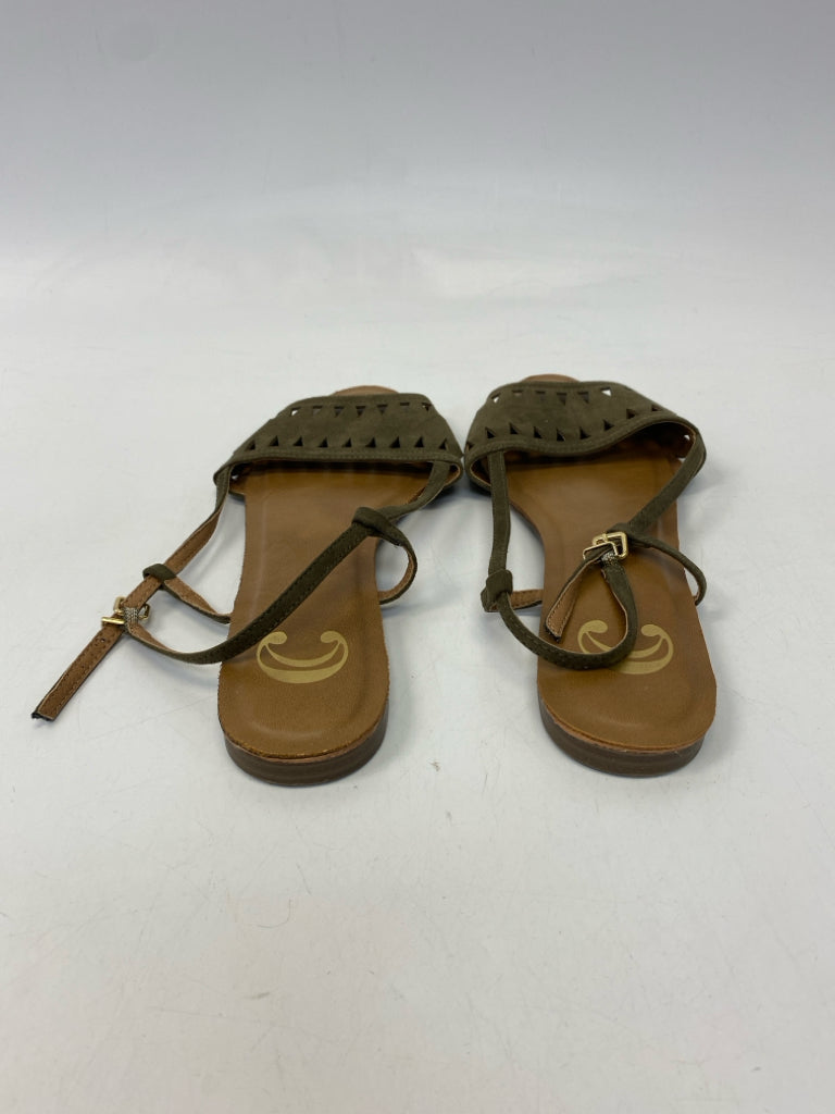 Journee  Size 9 Dark Green Sandals