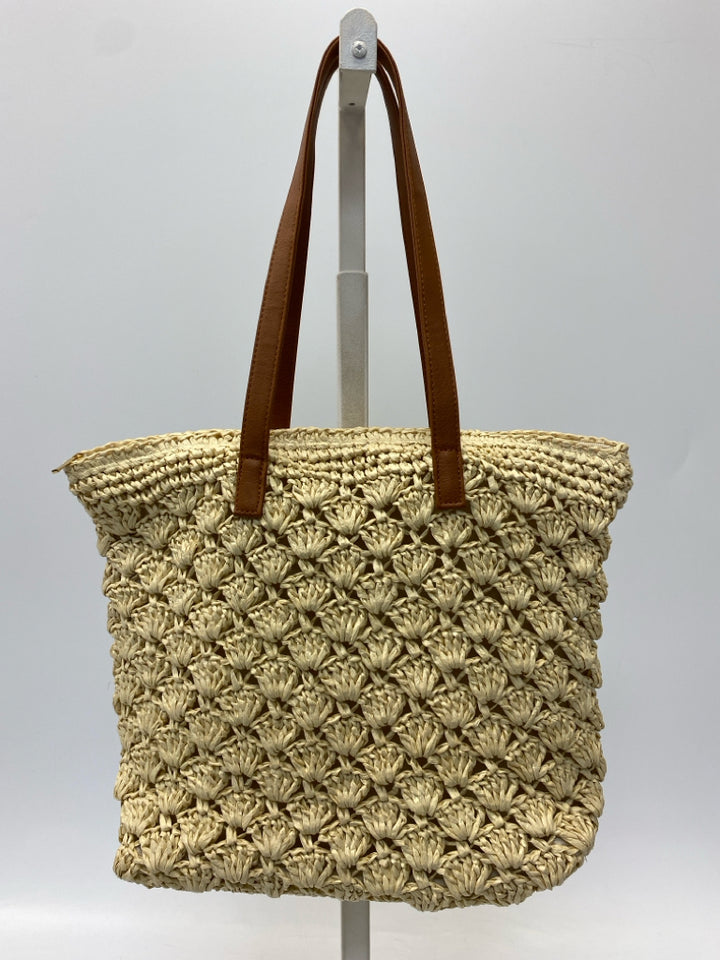 btb Los Angeles Natural Woven Straw Handbag