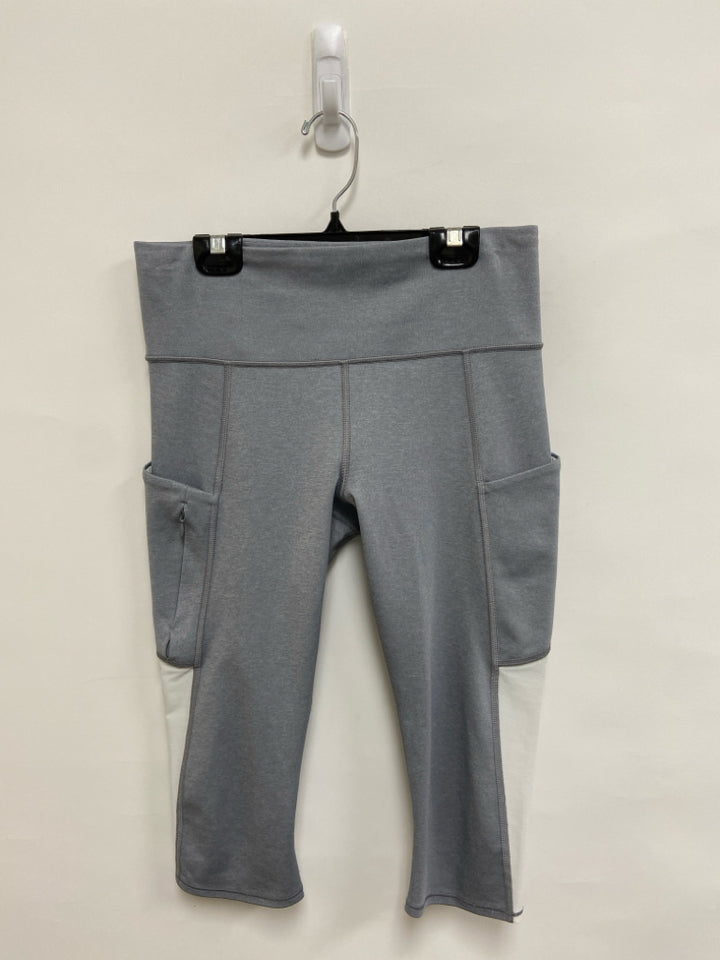 Athleta Size S Gray White Trimmed Athletic Capri