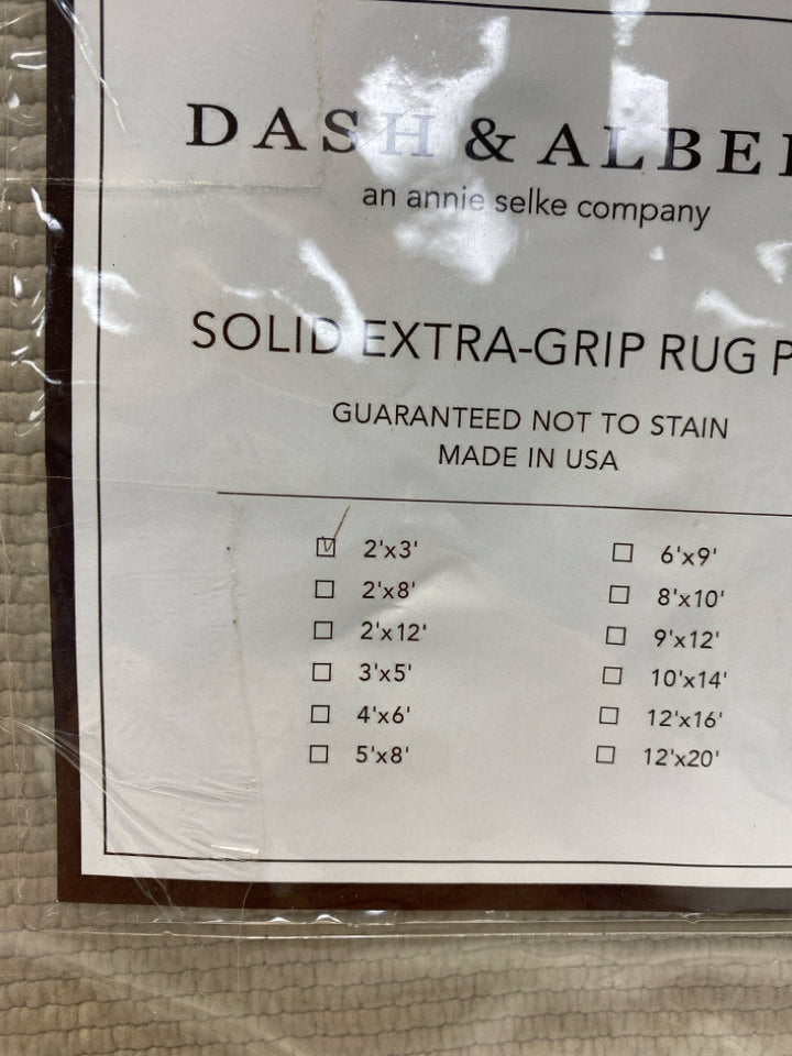 NEW/PKG Rug