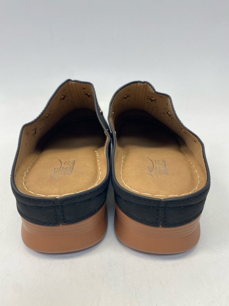 EU Shoe Size 40 Black Perforated Clogs
