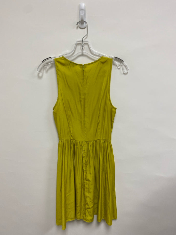 Size 8 Green Sleeveless Ladies Dress