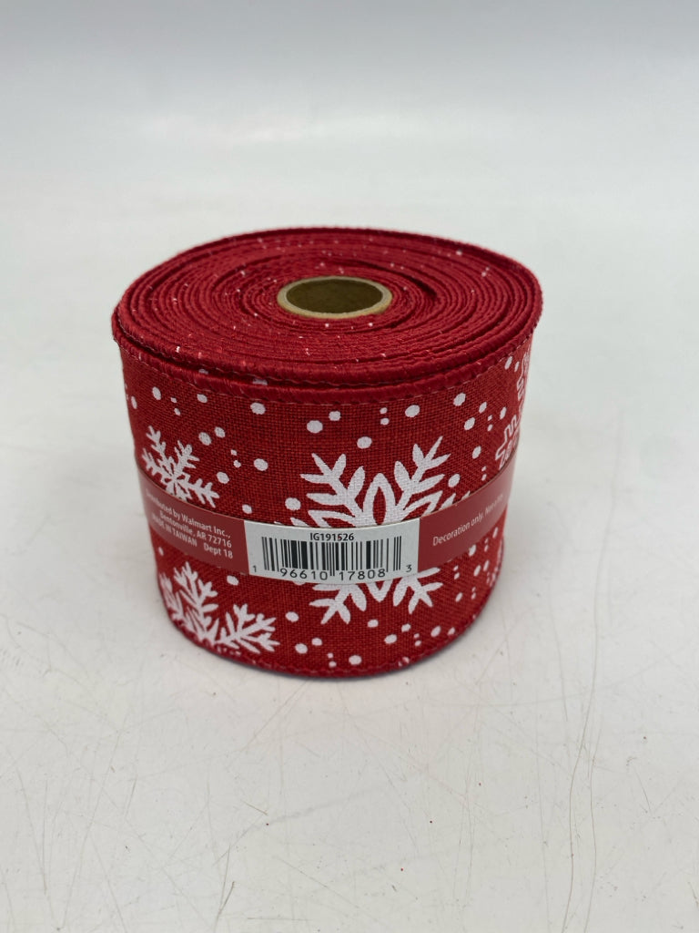 NEW Red White Snowflakes Christmas