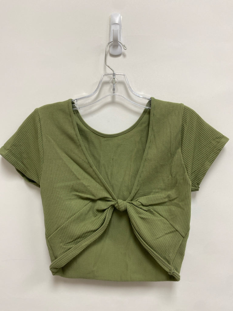 NWT Buckle Size M Olive Green Ribbed Cropped Ladies Top