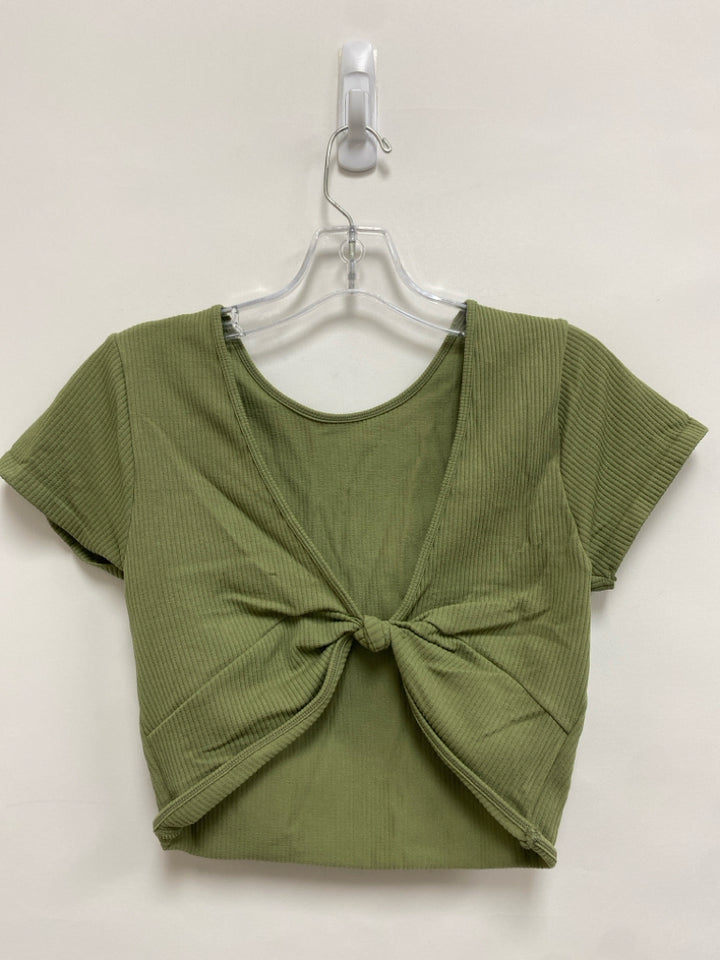 NWT Buckle Size M Olive Green Ribbed Cropped Ladies Top