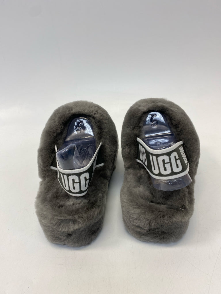 NWOT UGG US Size 6 Charcoal Slippers
