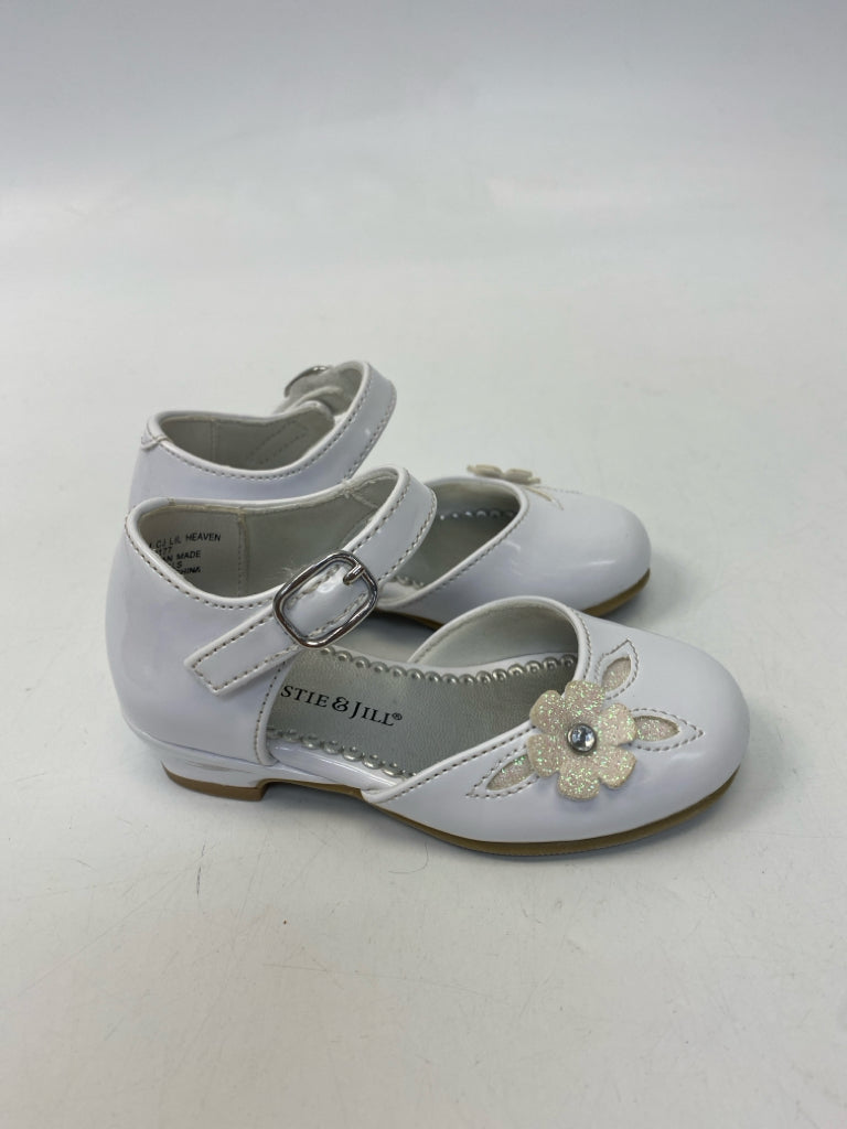 SIZE 5 White Flowers Patent Girl&