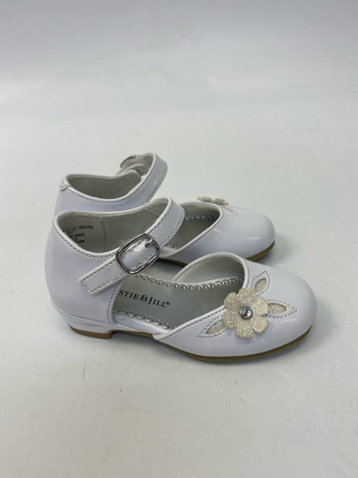 SIZE 5 White Flowers Patent Girl&