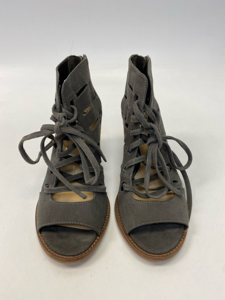 VINCE CAMUTO  Size 6.5 Dark Gray Cutout Heels