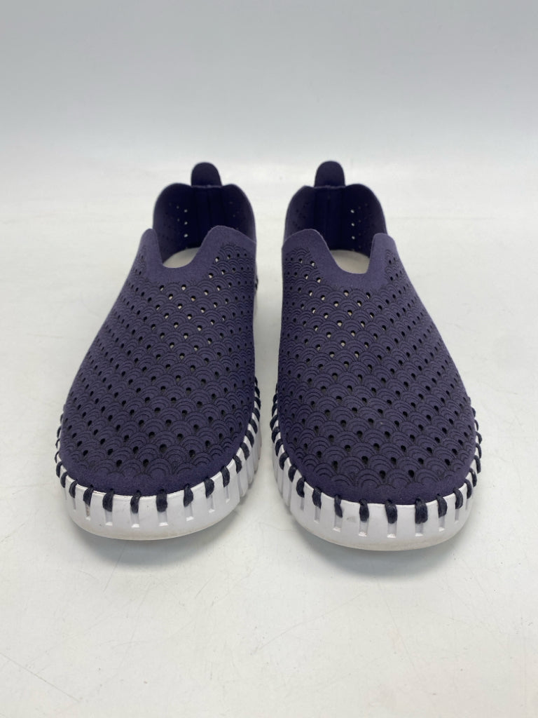Ilse Jacobsen Hornbaek EU Shoe Size 38 US Shoe Size 7.5 Navy Perforated Sneakers