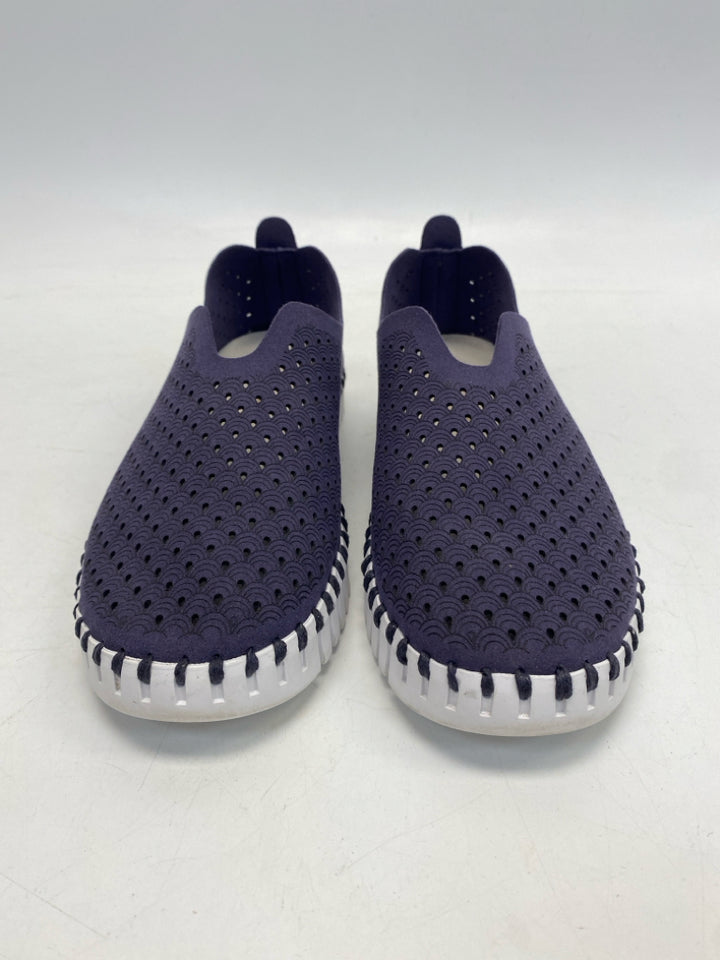Ilse Jacobsen Hornbaek EU Shoe Size 38 US Shoe Size 7.5 Navy Perforated Sneakers