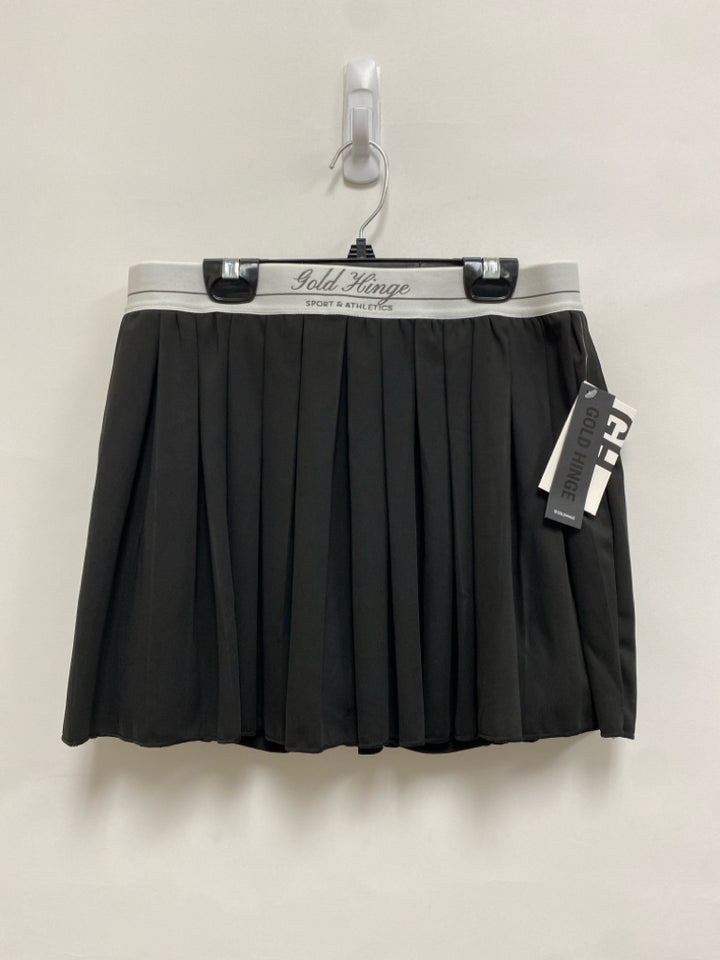 NWT Size M Black White Athletic Skort
