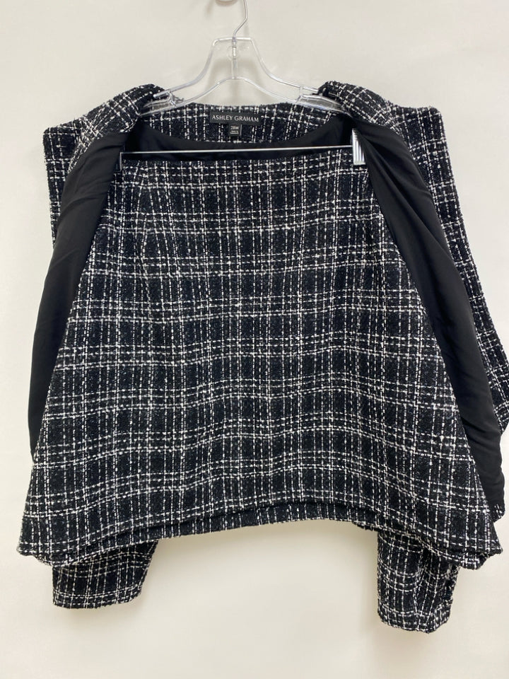NWT  SIZE  28W Black/White Plaid Long Sleeve Boucle Plus Size 2pc