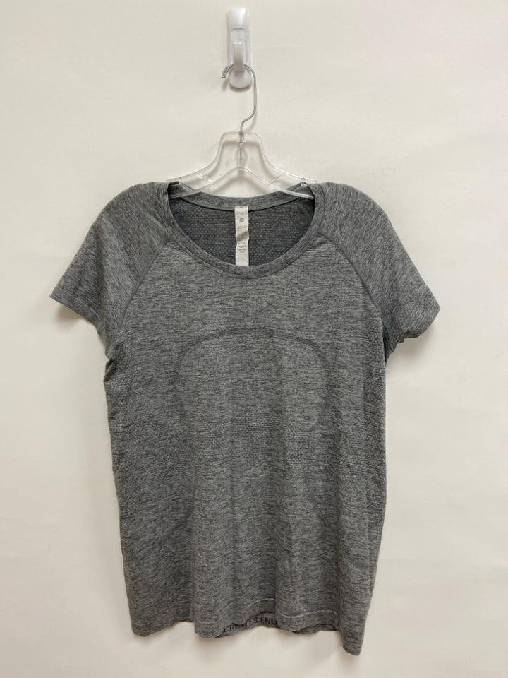 Lululemon Size 12 Gray Streaked Short Sleeve Athletic Top
