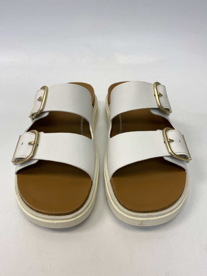 Fit Flop  Size 10 White Sandals
