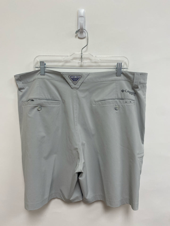 Columbia Size 40 Pale Gray Men&