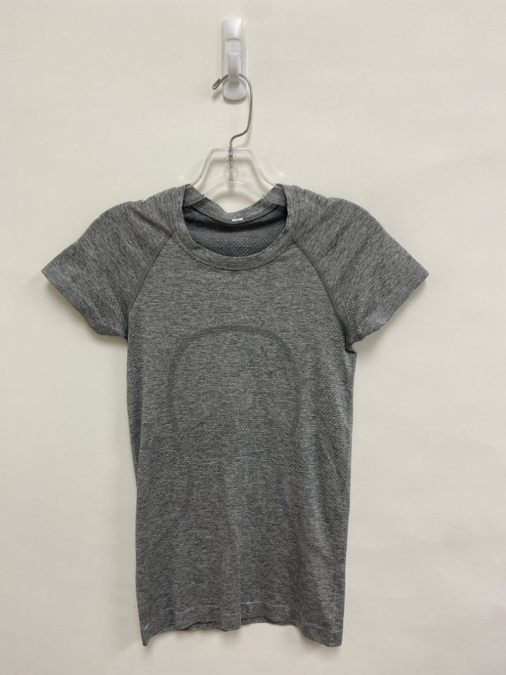 Lululemon Size 4 Gray Athletic Top
