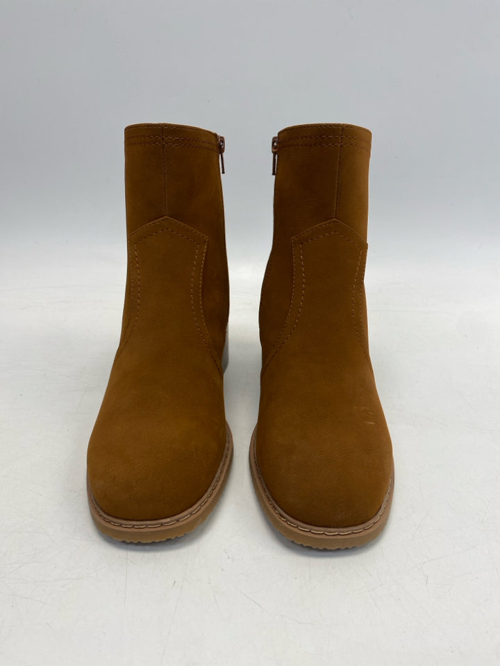 NWOT Bare Traps US Shoe Size 10 Brown Boots