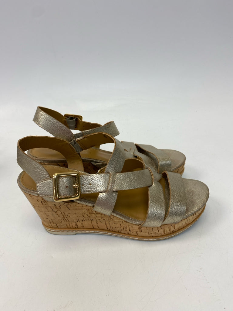 Franco Sarto  Size 7 Gold Crisscross Metallic Sandals