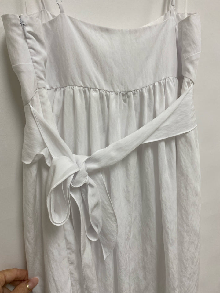 NWT VINCE. Size M White Sleeveless Ladies Dress