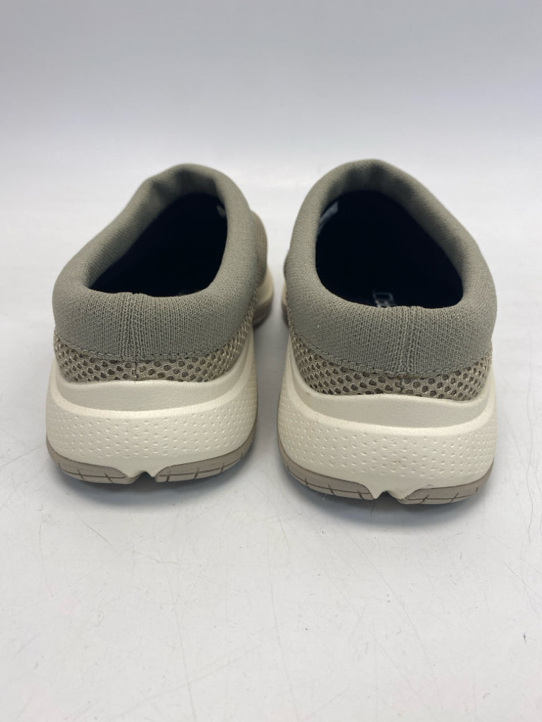 NWOT Merrell US Shoe Size 8 Brown Perforated Sneakers