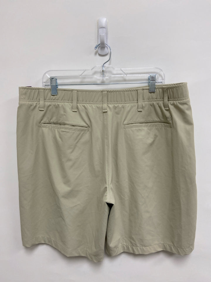 Under Armour Size 40 Khaki Men&