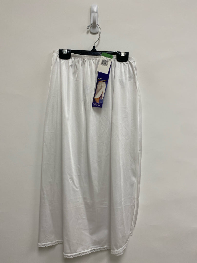 NWT Vanity Fair Size M White Ladies Slip