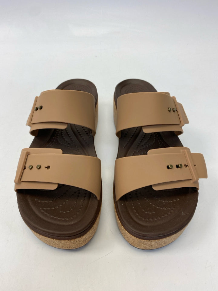 Crocs  Size 9 Tan Cork Sandals