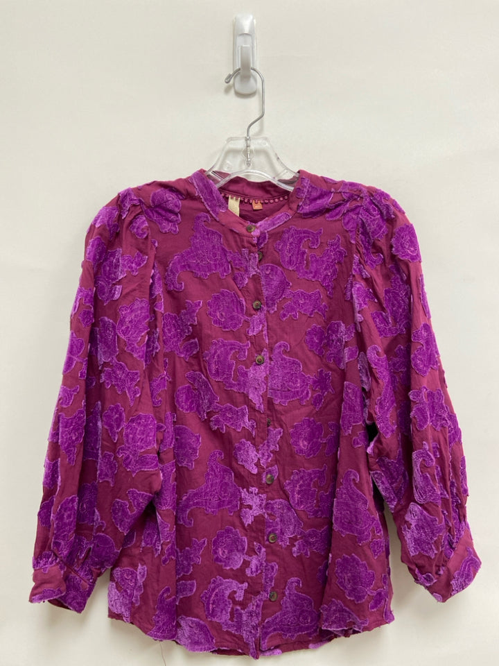 Pilcro Size XS Burgundy Purple Shapes Button Up Ladies Top