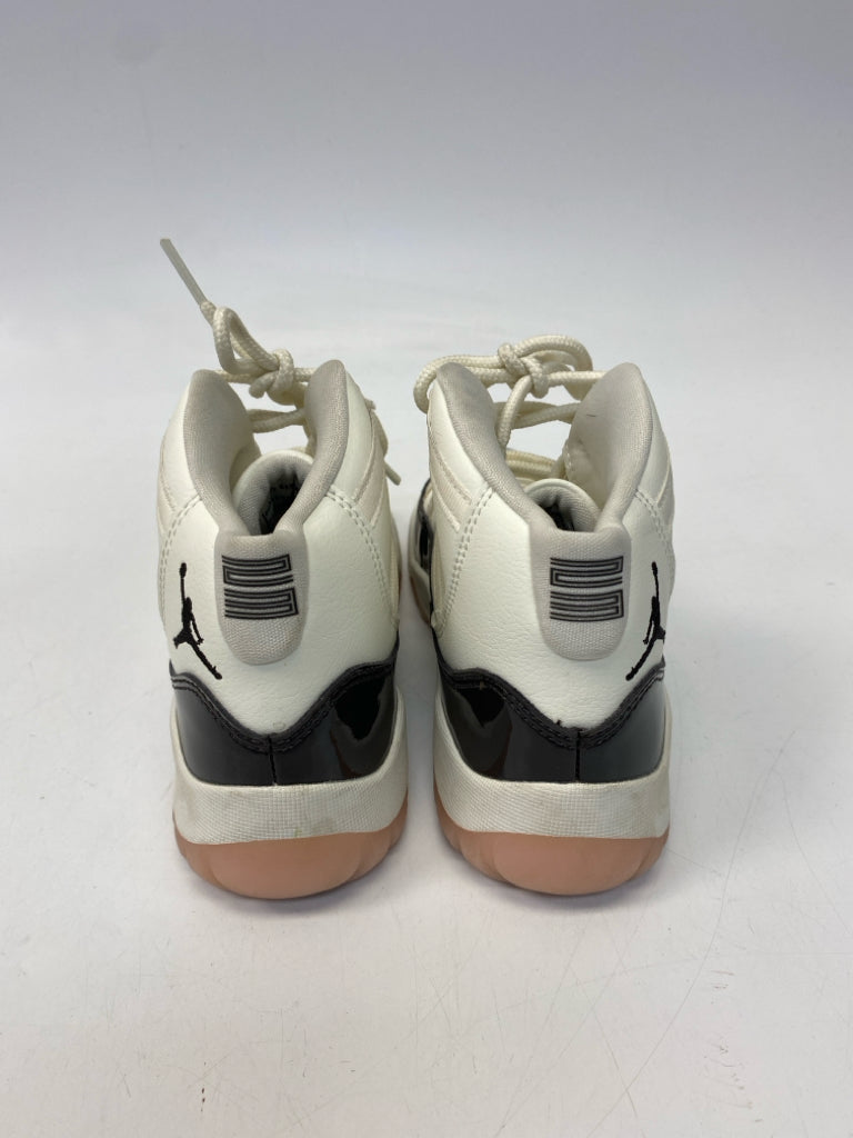 Nike SIZE 2.5 White Dark Brown Trimmed Boy&