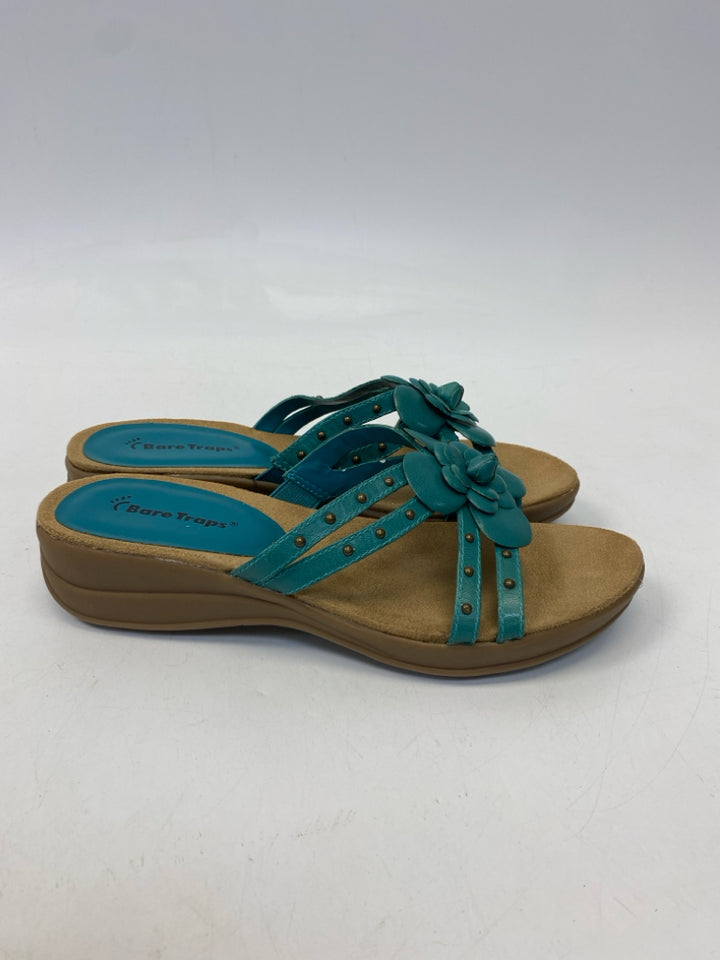 NWOT Bare Traps  Size 8.5 Turquoise Sandals