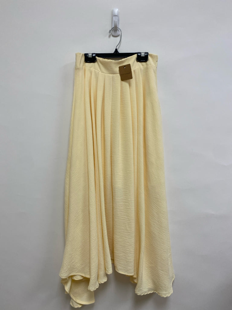NWT blu pepper Size M Pale Yellow Texture Maxi Ladies Skirt