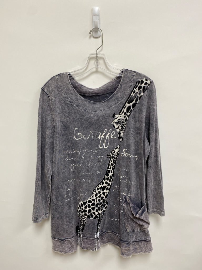 Jess &amp; Jane Size L Gray White/Black Giraffe Ladies Top