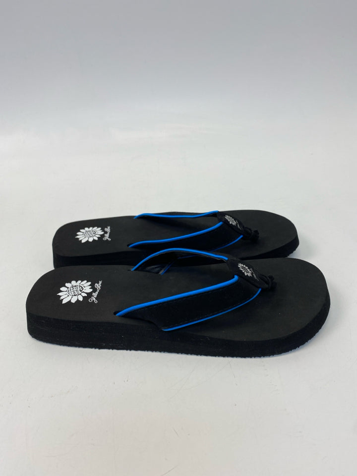 NWOT Yellow Box  Size 8.5 Black Royal Blue Trimmed Sandals