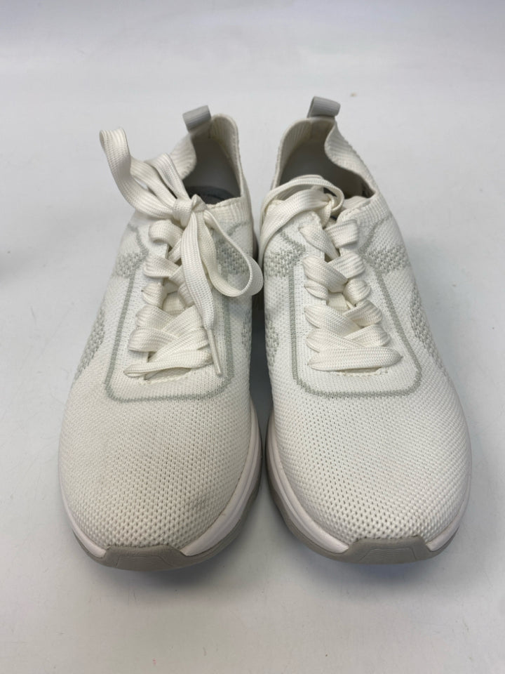 Clarks  Size 7 White Lace-up Sneakers
