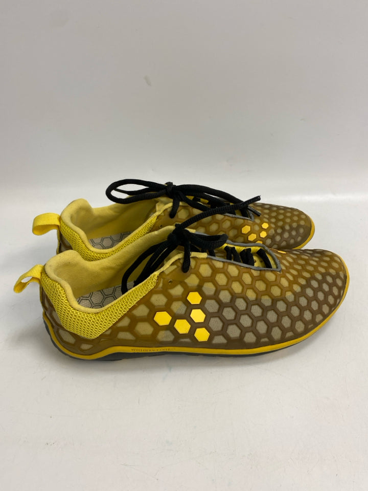 Size 37 Yellow Lace-up Sneakers