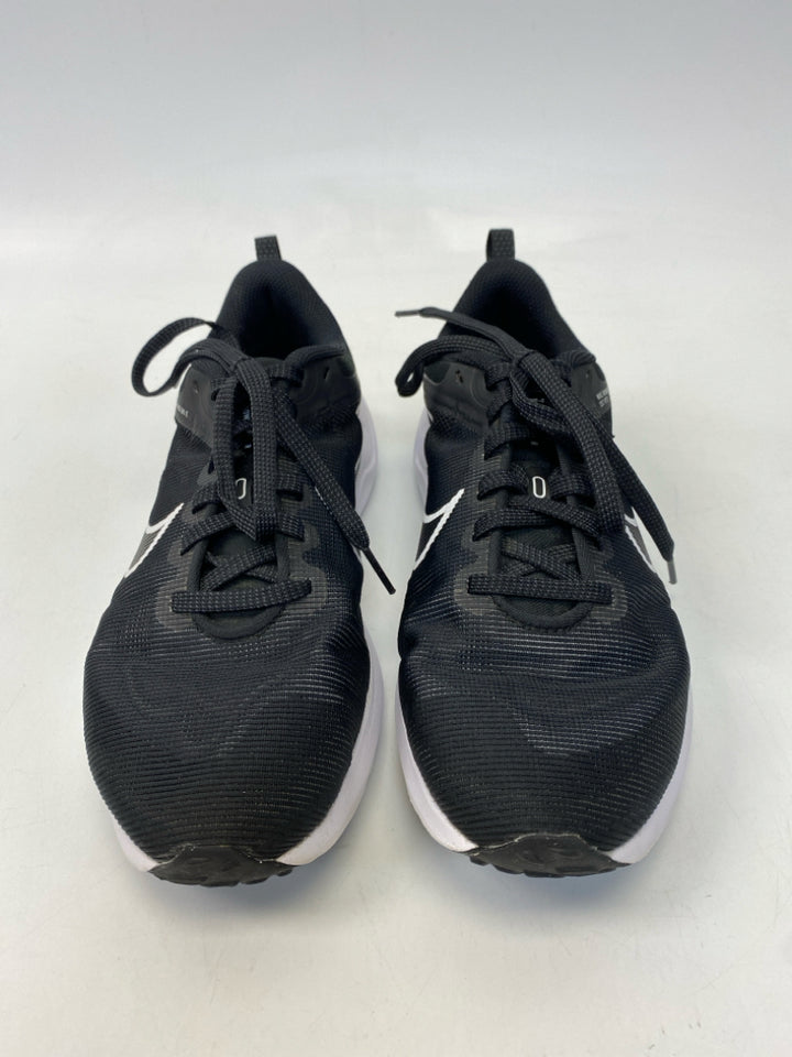 Nike  Size 7.5 Black/White Lace-up Sneakers