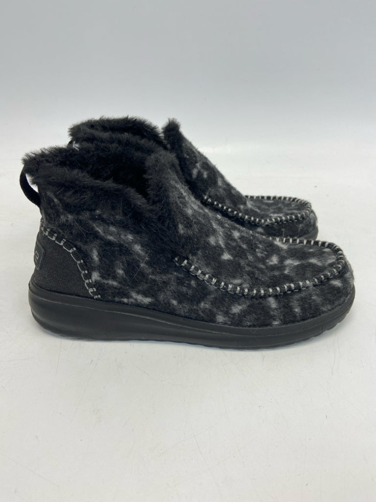 Hey Dude US Shoe Size 8 Gray Black Animal Print Boots