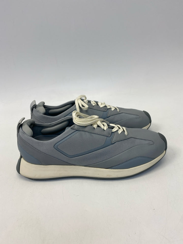 Size 11 Blue Lace-Up Men&