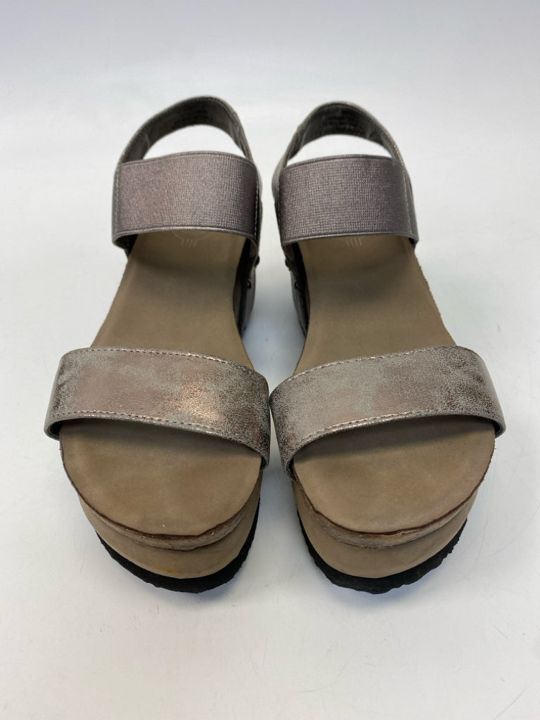 Hokus Pokus Size 8 Pewter Metallic Sandals