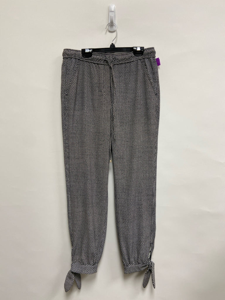 Wht House/Blk Mkt Size 2 Black White Ladies Pants